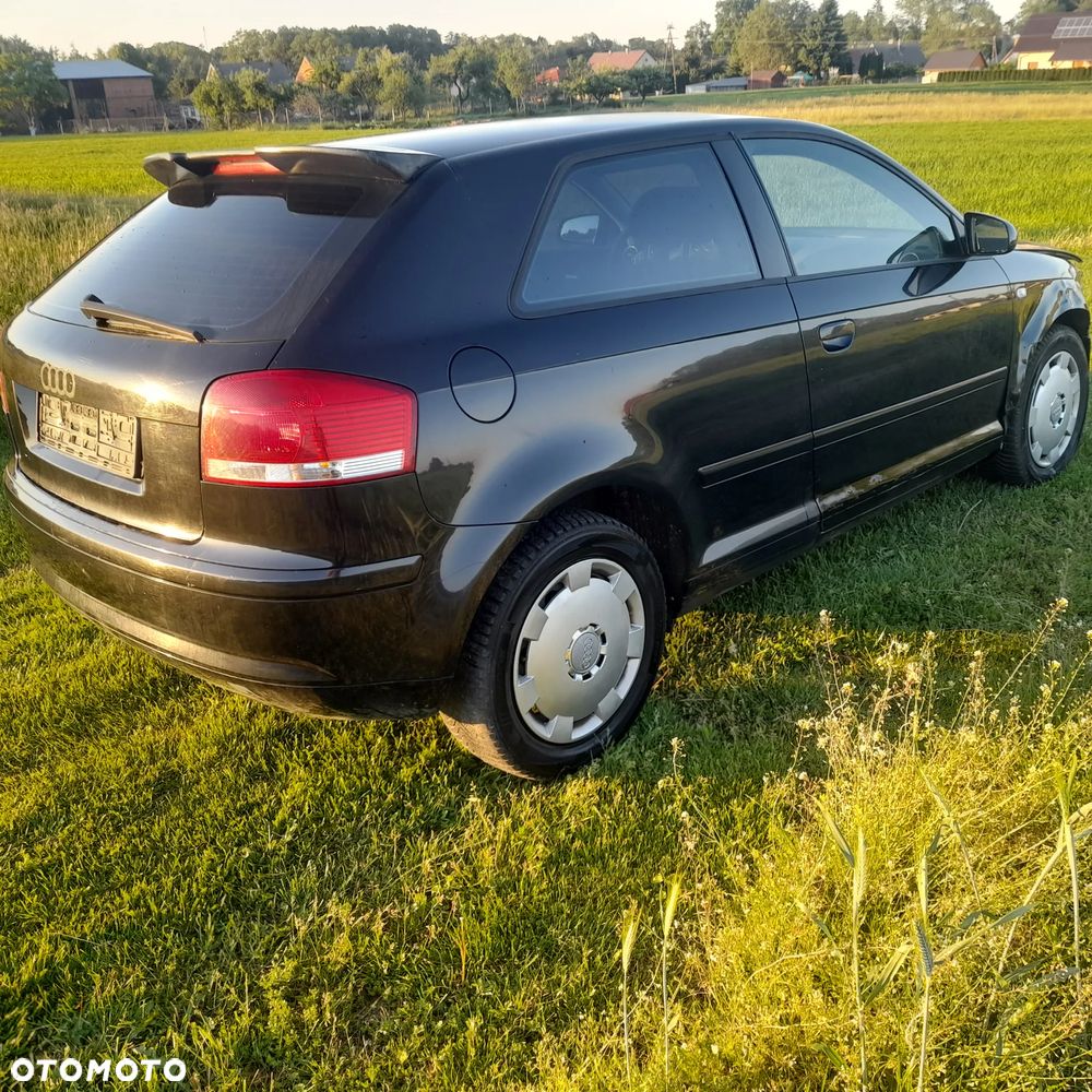 Audi A3 Sportback 1.6 S line Sportpaket plus - 4