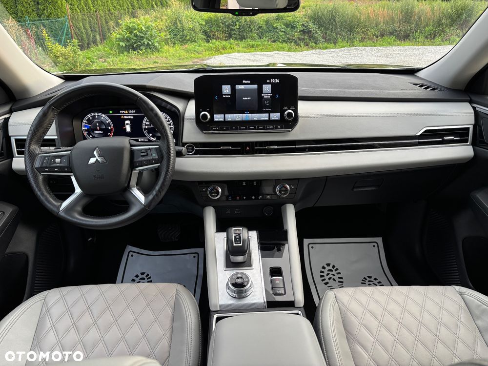 Mitsubishi Outlander - 13