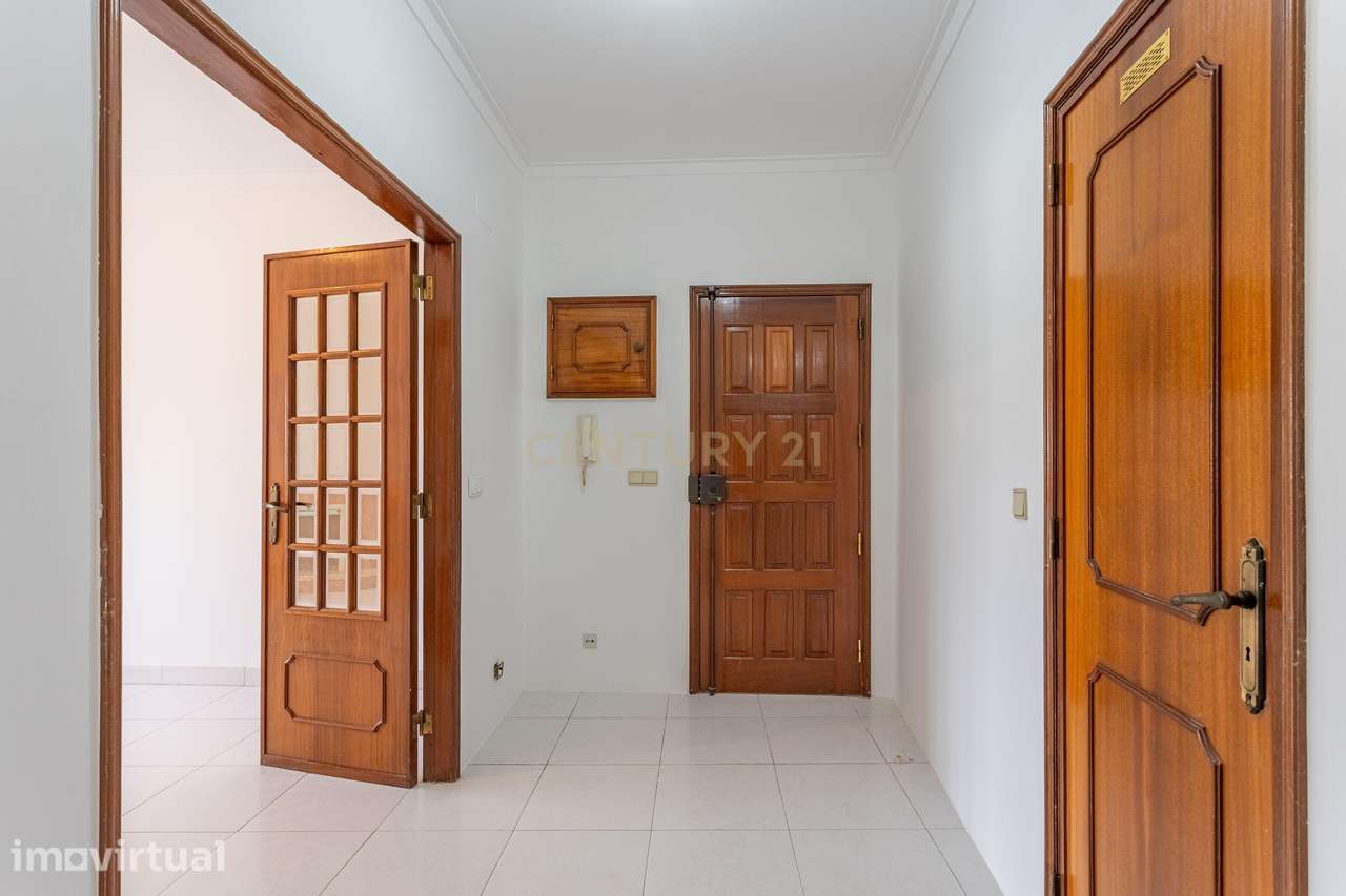 Apartamento T3 no Infantado com BOX para 3 viaturas e arrecadação - Grande imagem: 4/29