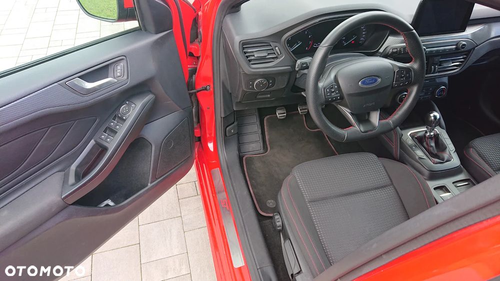 Ford Focus SW 1.5 EcoBoost S&S ST-LINE - 12