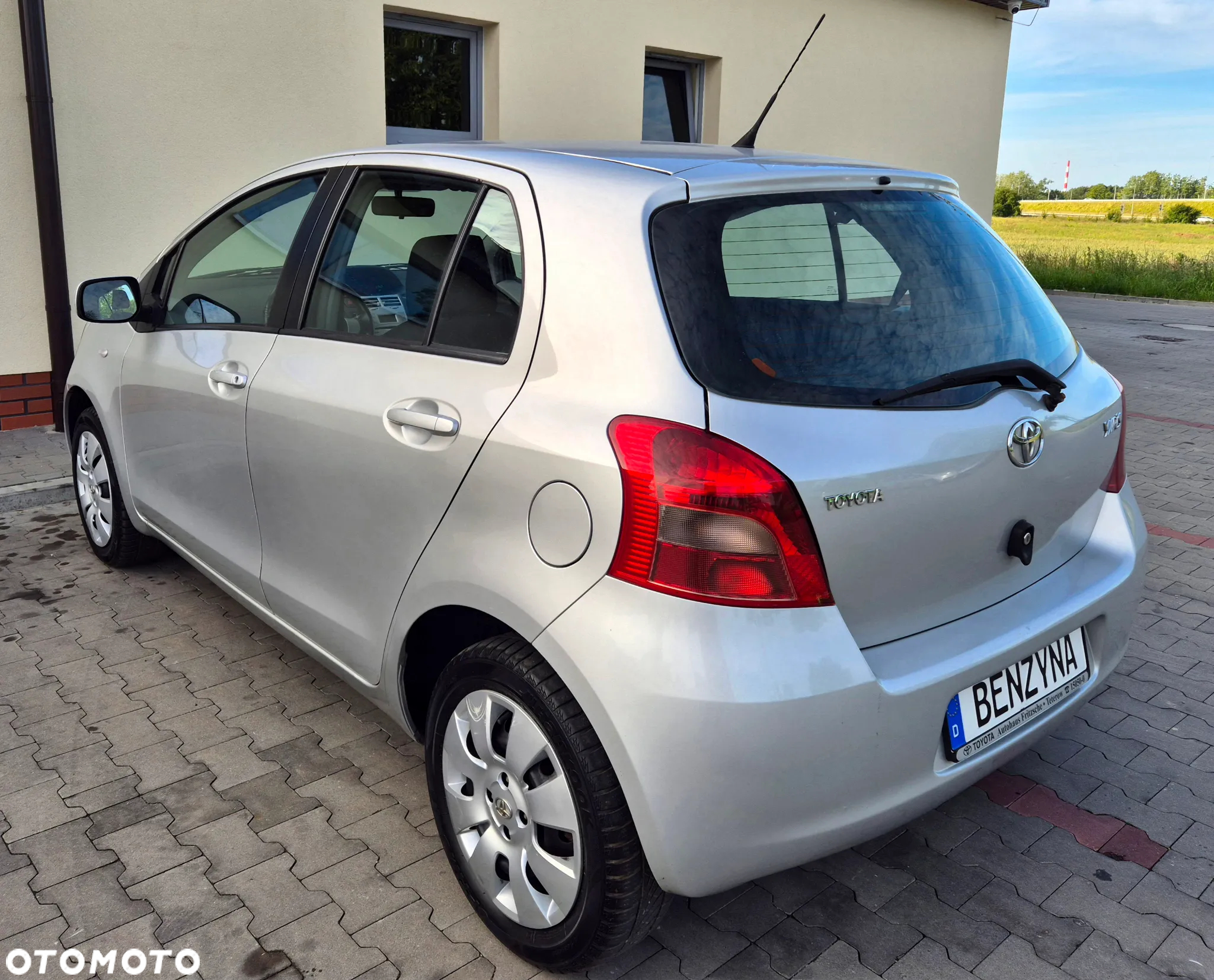 Toyota Yaris 1.0 Premium - 5