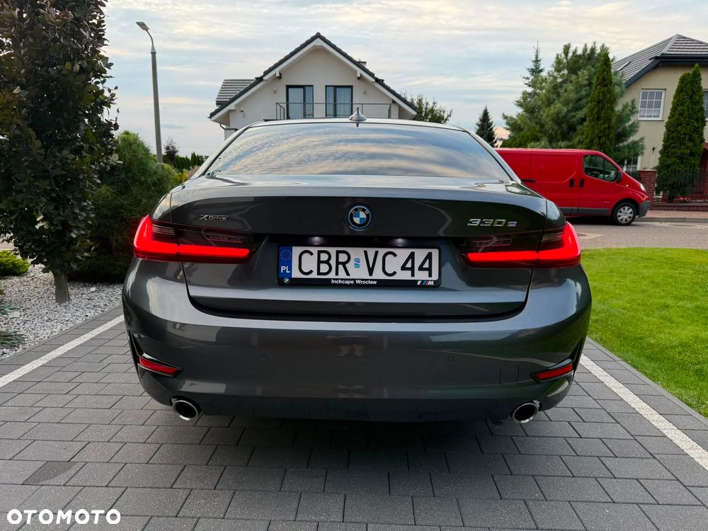 BMW Seria 3 330e xDrive - 36