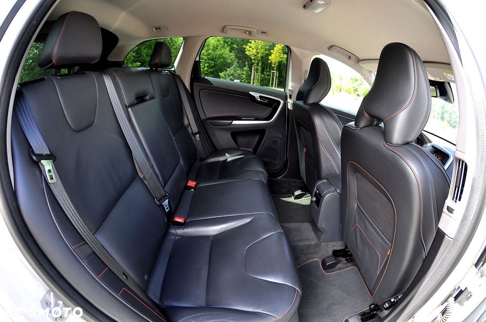 Volvo XC 60 D3 Drive-E Ocean Race - 22