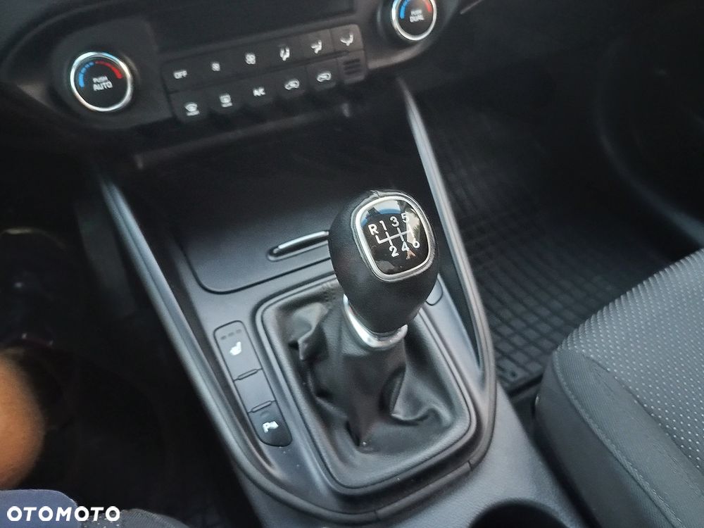 Kia Carens - 15