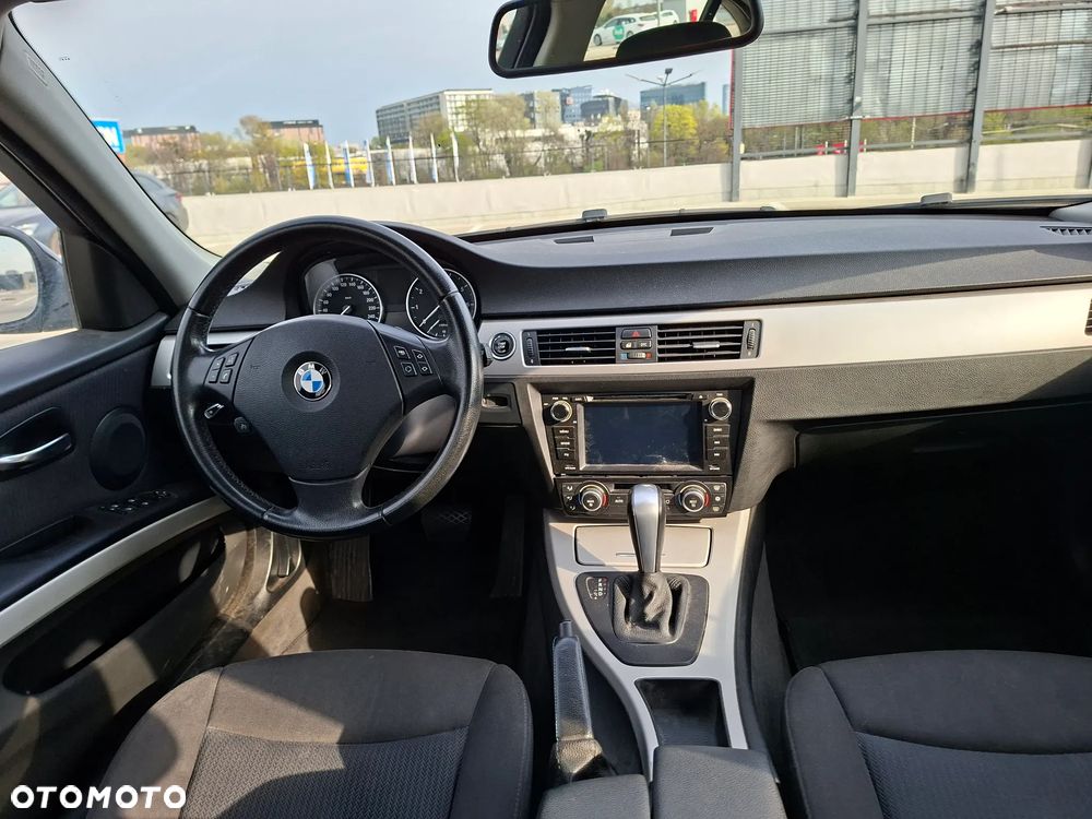 BMW Seria 3 318i - 10