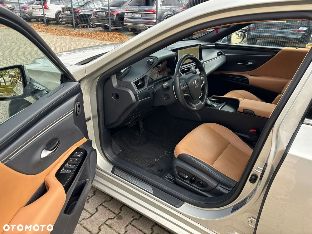 Lexus ES 300h Business Edition - 11