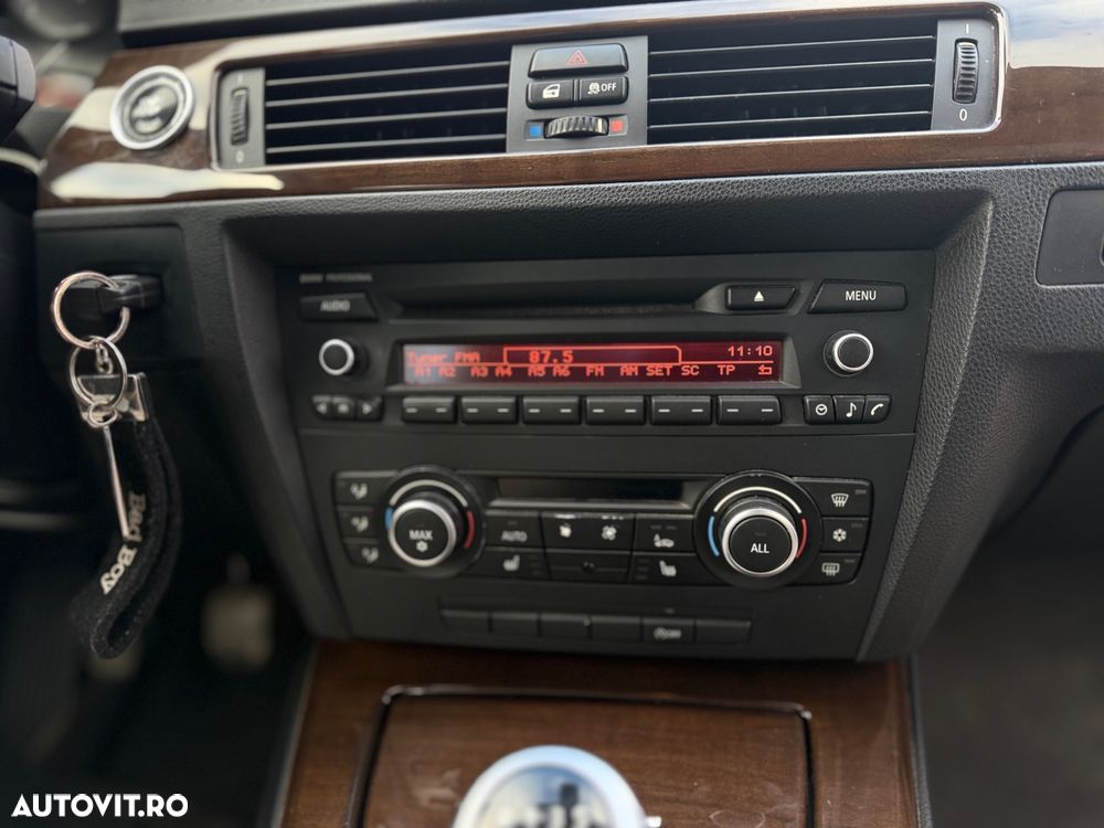 BMW Seria 3 318d DPF Touring Edition Exclusive - 9