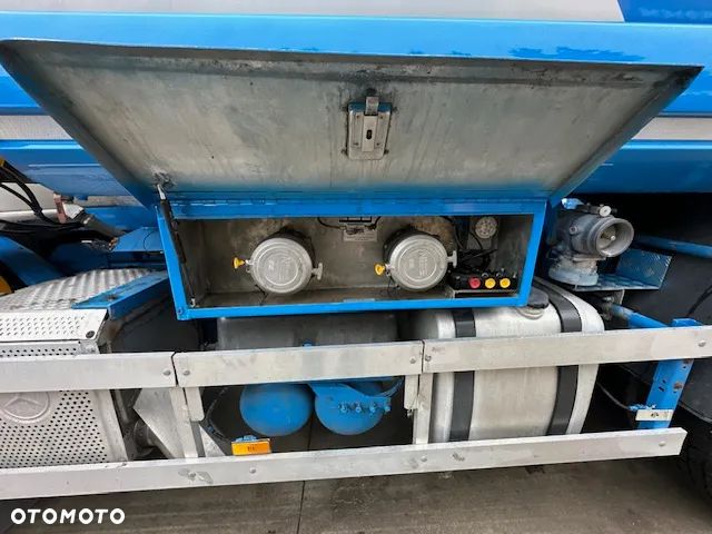 Mercedes-Benz AXOR - 10