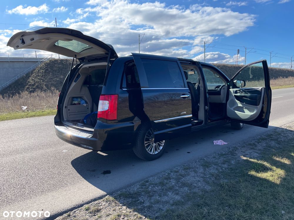 Chrysler Town & Country 3.6 Limited - 5