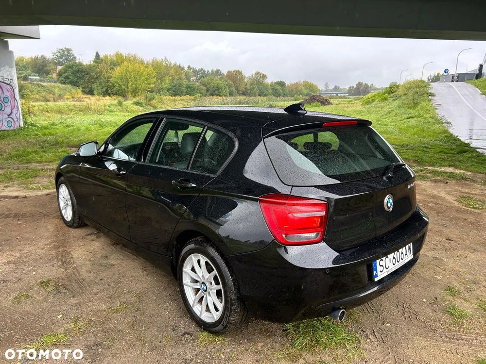 BMW Seria 1 120d Sport Line - 2
