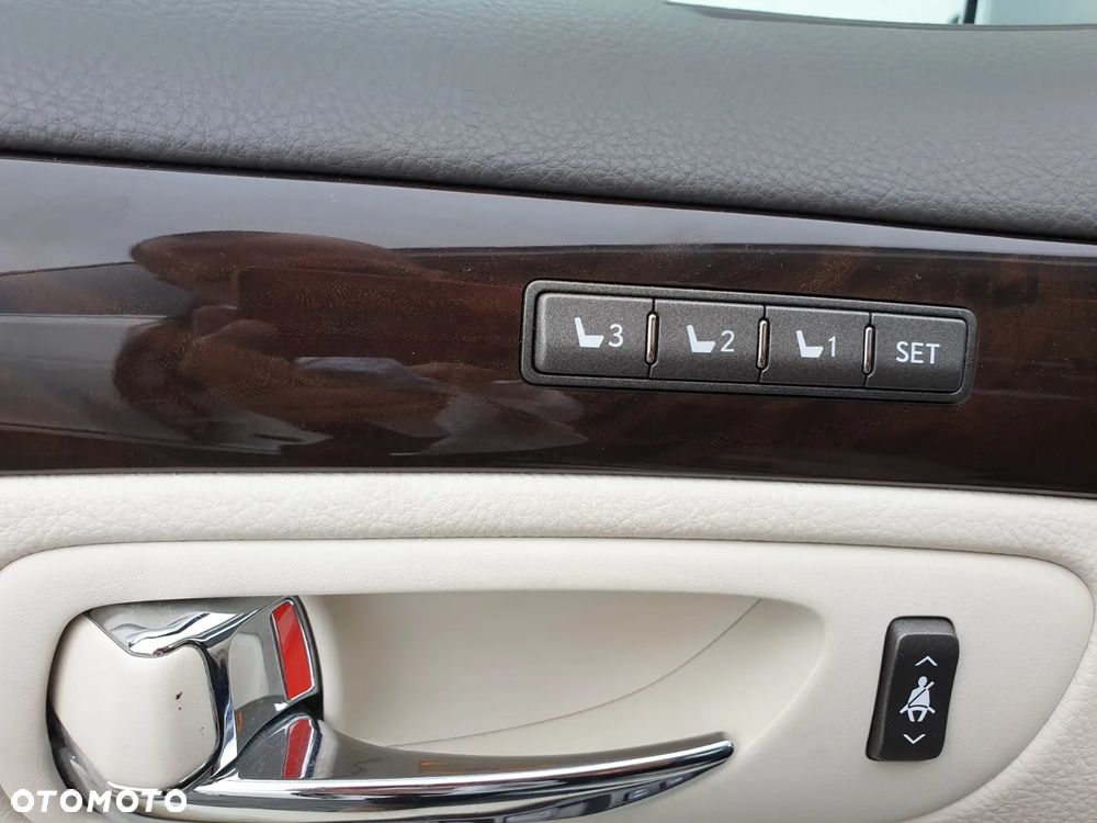 Lexus LS 600h Elegance - 21