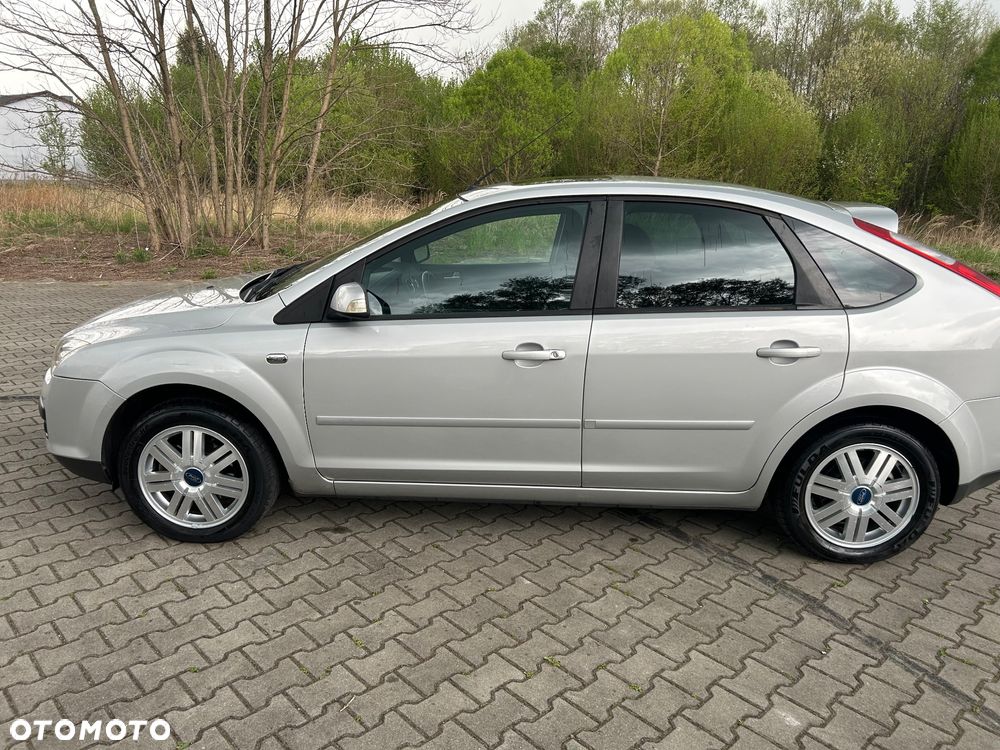 Ford Focus Ghia - 8