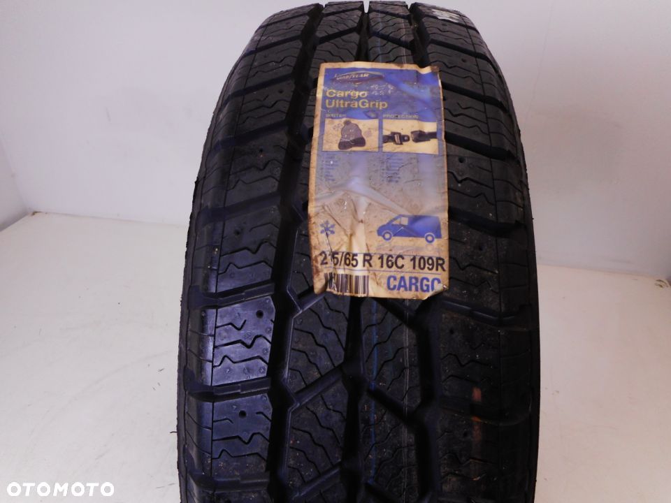 1x Opona 215/65R16C GoodYear Cargo Ultra Grip Zapas 2011 rok - 1