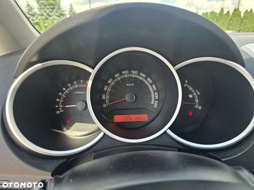 Kia Venga - 27