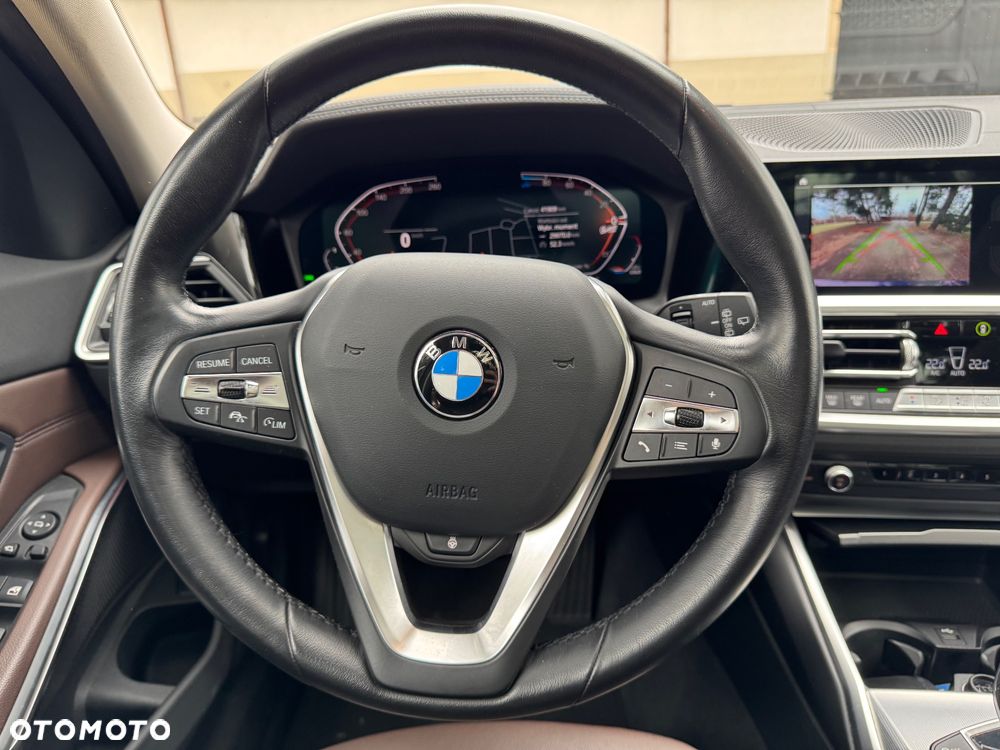 BMW Seria 3 320d xDrive Luxury Line sport - 31