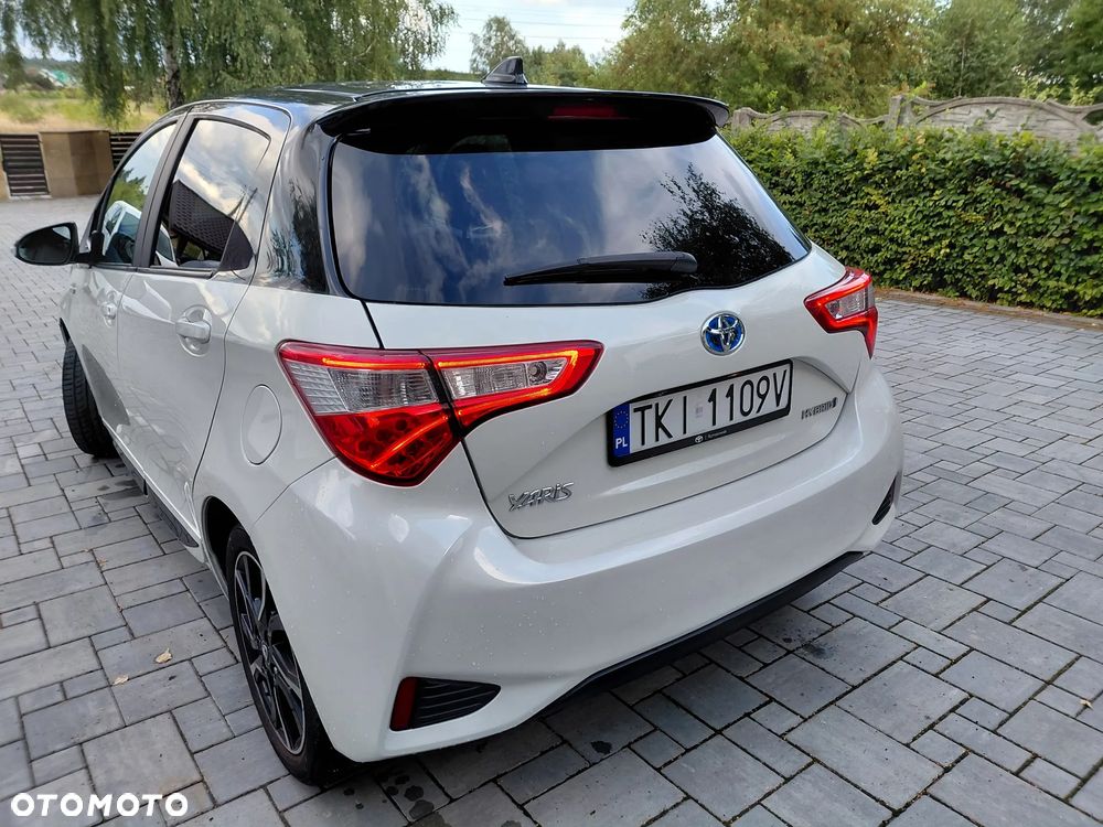 Toyota Yaris Hybrid 100 Premium - 14