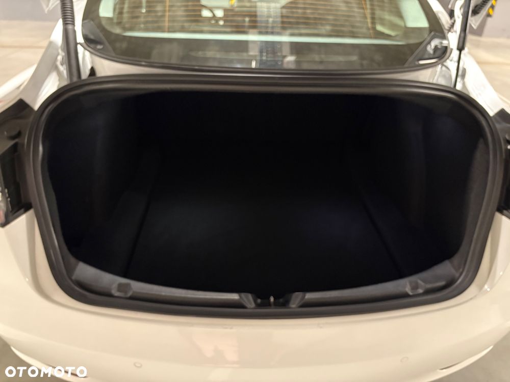 Tesla Model 3 - 12