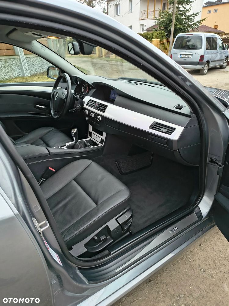 BMW Seria 5 523i Edition Exclusive - 16