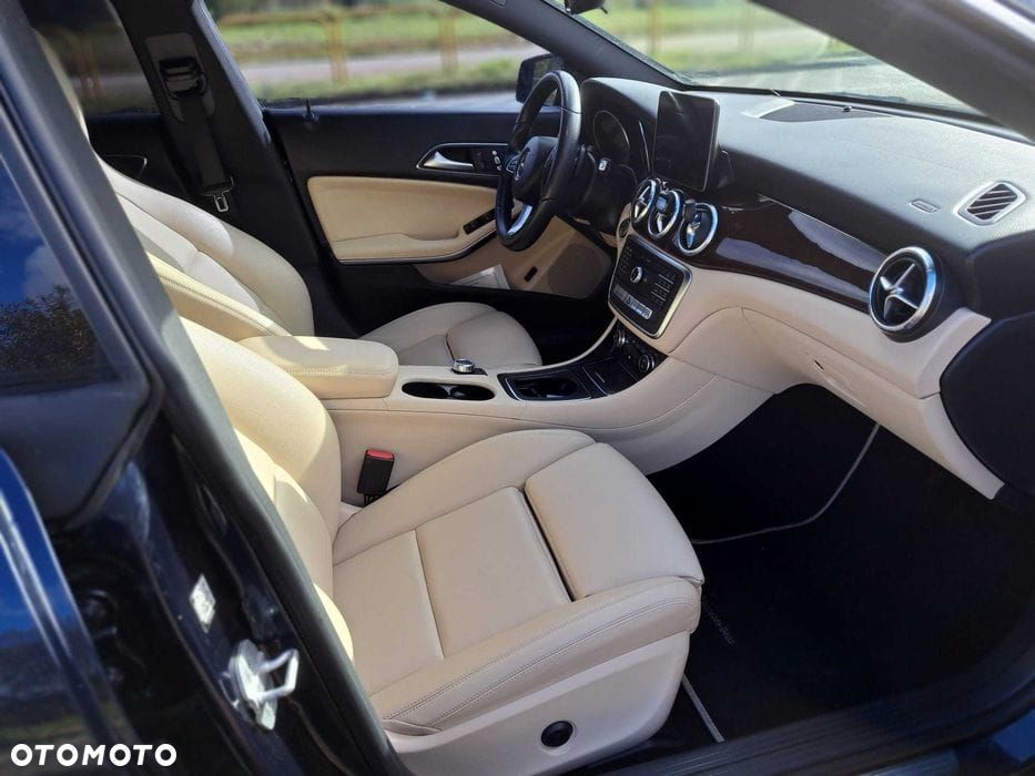 Mercedes-Benz CLA 250 4Matic 7G-DCT - 7