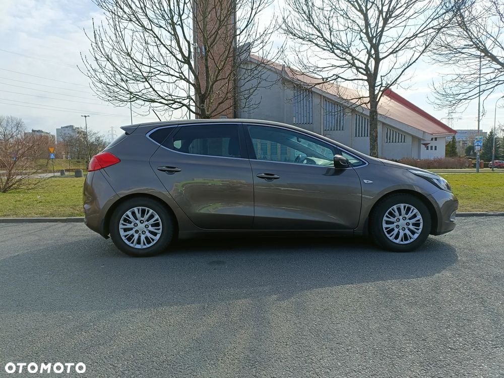 Kia Ceed 1.6 GDI L Business Line - 1