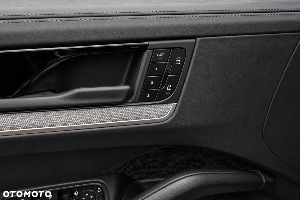 Porsche Cayenne - 10