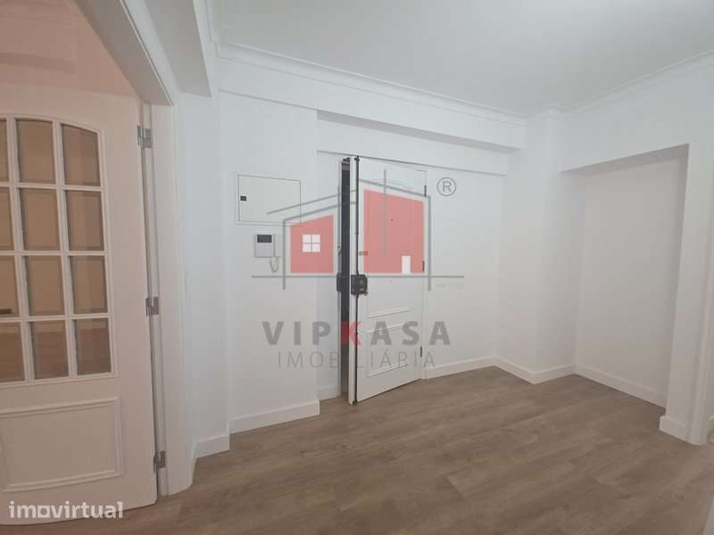 Apartamento T3 remodelado em Benfica - Grande imagem: 3/22