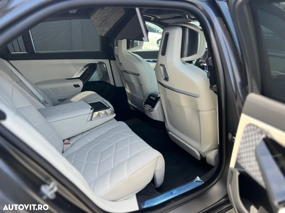 BMW M7 M760e xDrive AT PHEV - 28