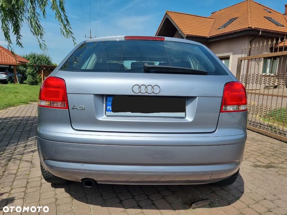 Audi A3 3-drzwiowe 1.6 FSI Attraction - 5