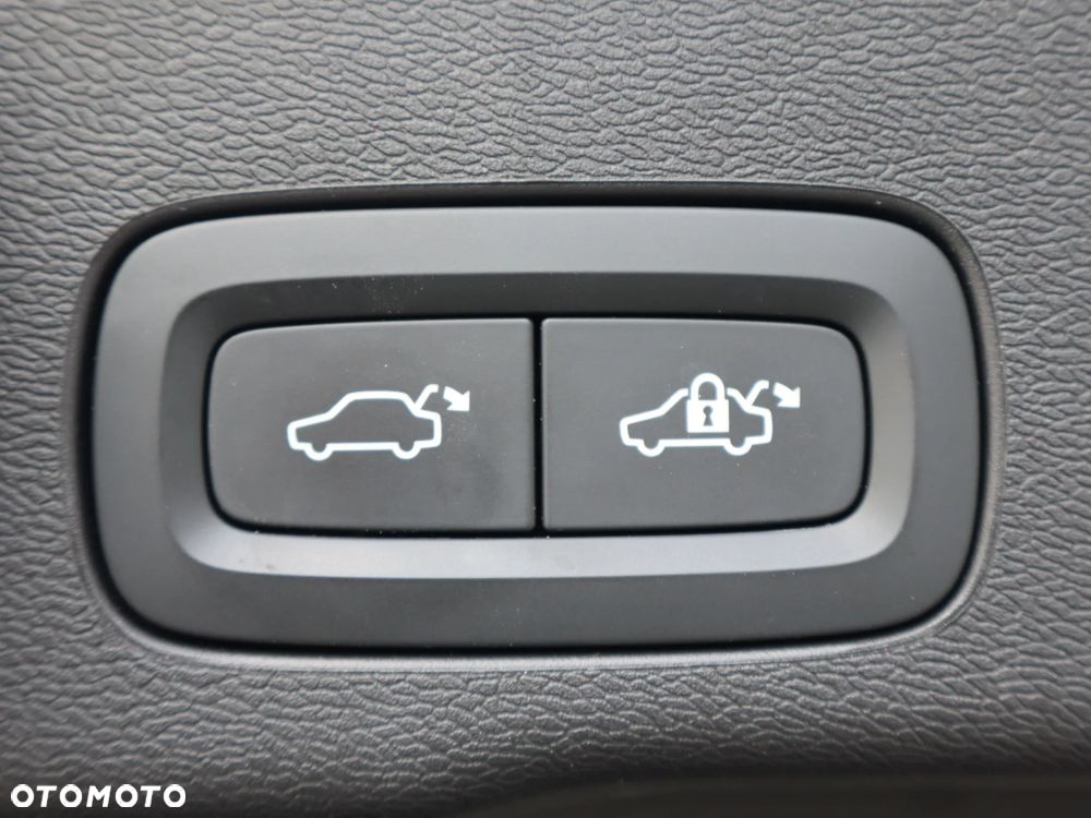 Volvo XC 60 B5 B AWD Plus Dark - 18