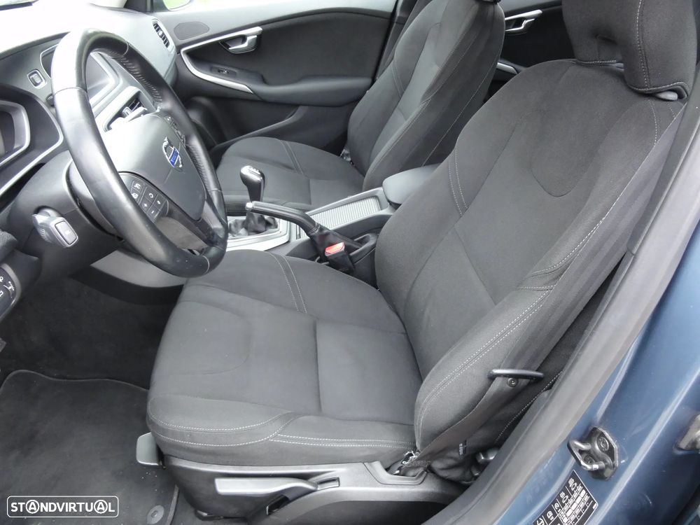 Volvo V40 D2 Momentum - 11