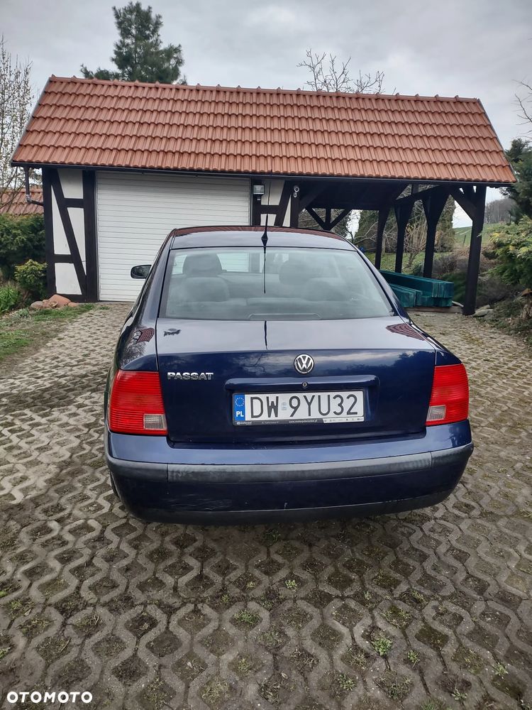 Volkswagen Passat - 4