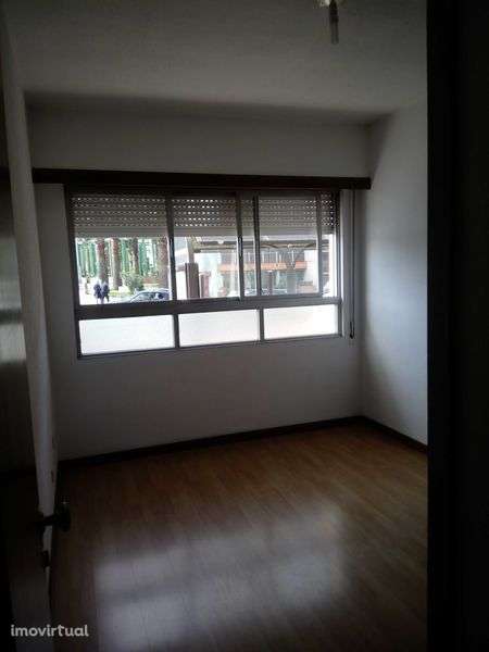 Alugo apartamento Nas Olaias - Avª Engº Arantes e Oliveira nº2 - Grande imagem: 2/12