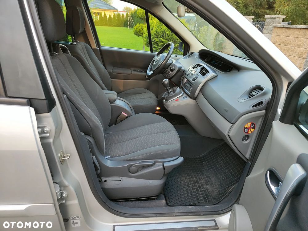 Renault Grand Scenic 2.0 16V Confort Expression - 8