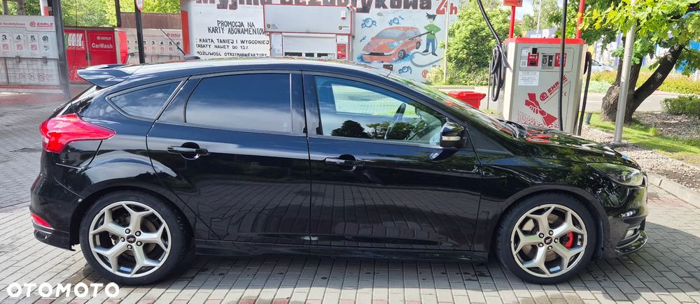 Ford Focus 2.0 EcoBoost ST mit Leder-Sport-Paket - 16