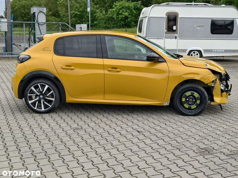 Peugeot 208 - 8