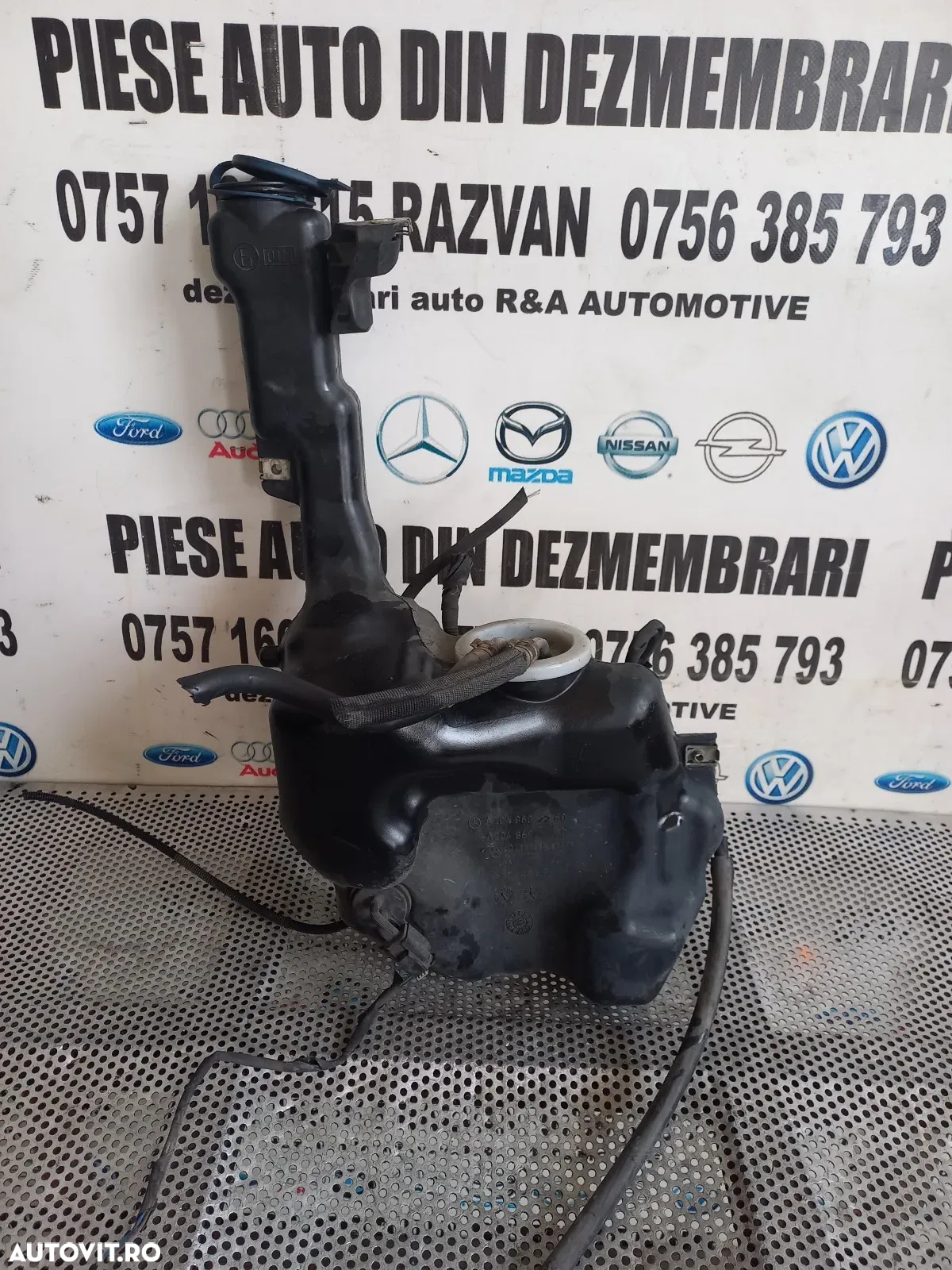 Bidonas Vas Lichid Parbriz Stropgel Mercedes C Class W204 Facelift Cu Spalatoare Far An 2011-2012-2 - 3