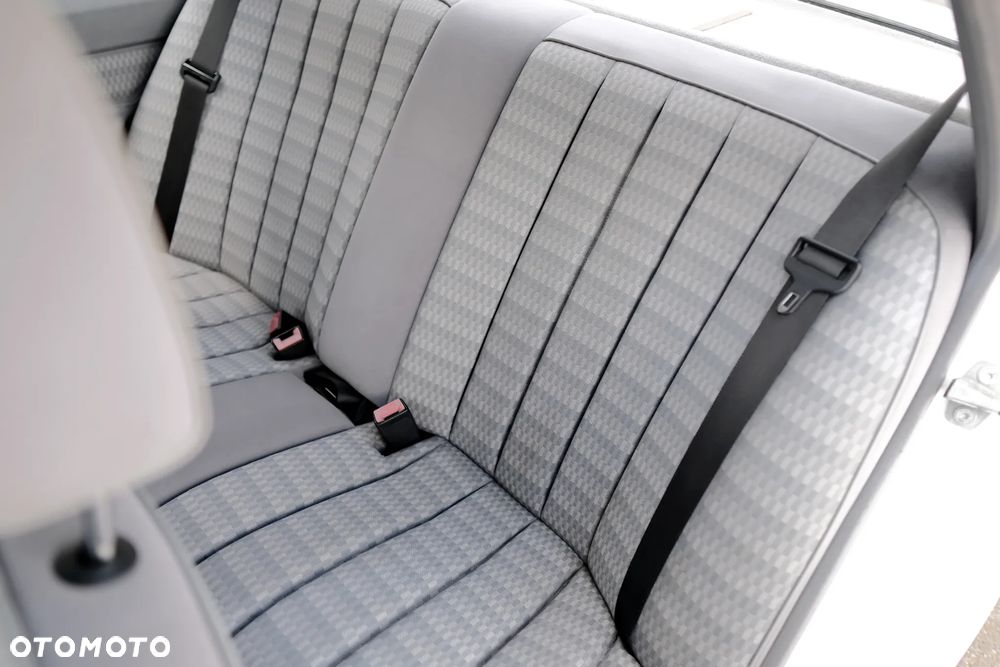 Mercedes-Benz W201 (190) - 27