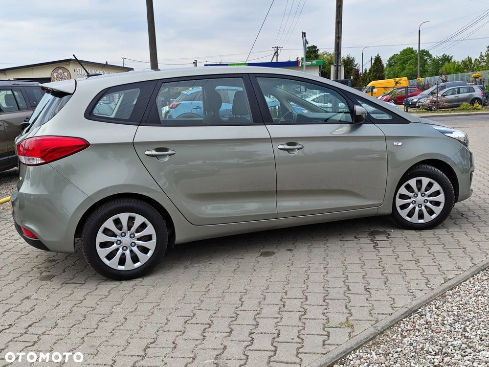Kia Carens - 11