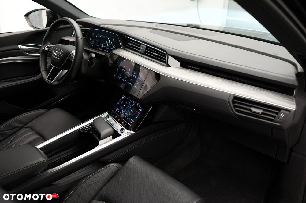 Audi Q8 Sportback e-tron - 33