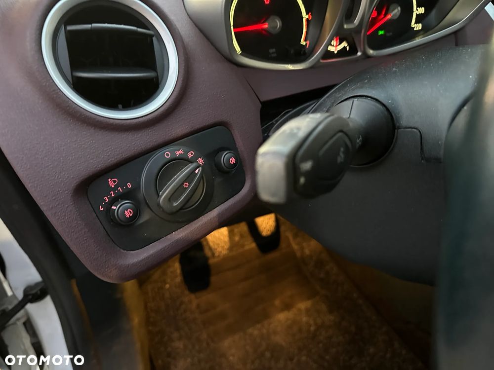 Ford Fiesta 1.4 Titanium - 27