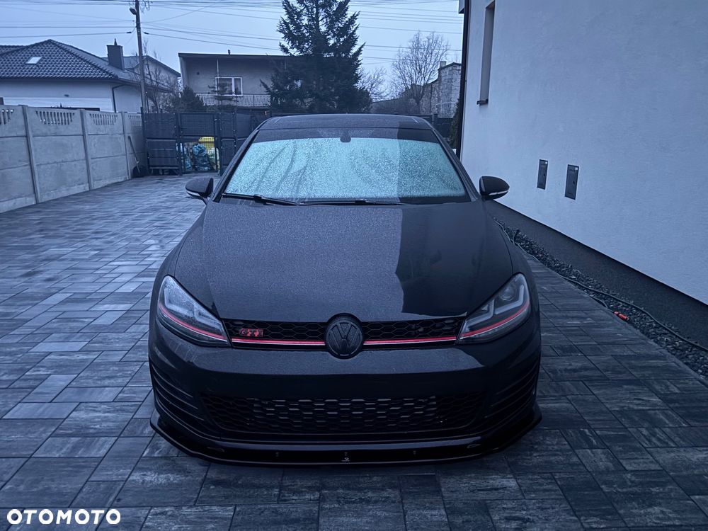 Volkswagen Golf - 10