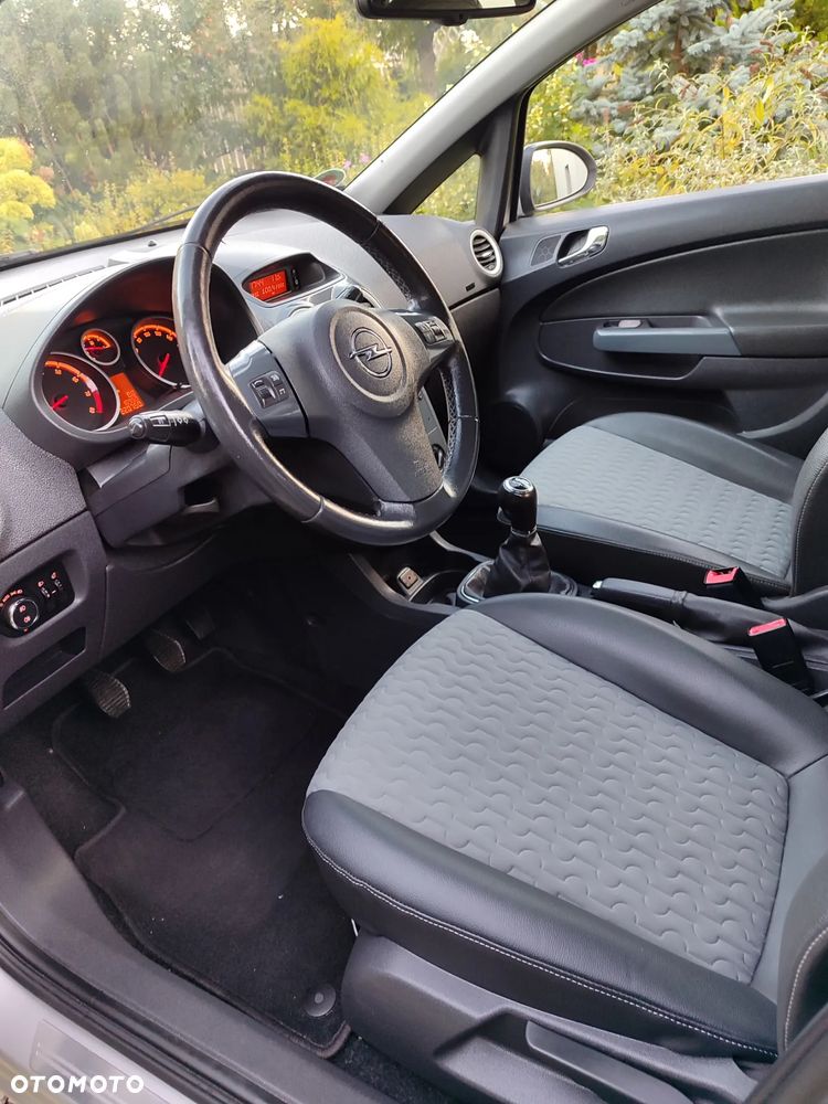 Opel Corsa 1.4 16V Cosmo - 28