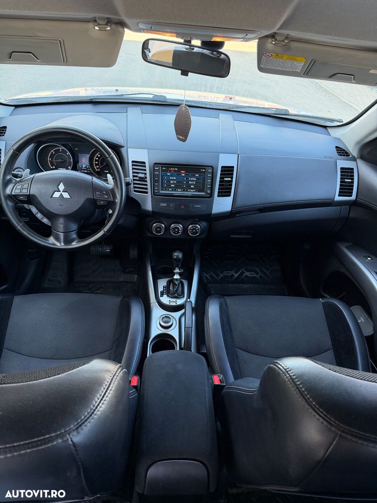 Mitsubishi Outlander 2.2 DI-D 4WD Automatik Instyle - 11