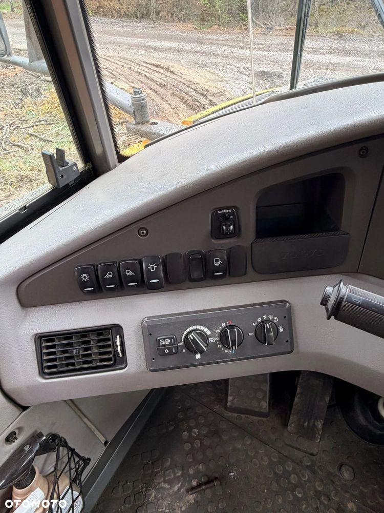 Volvo A30G Szerokie opony 750/65 Klapa - 11