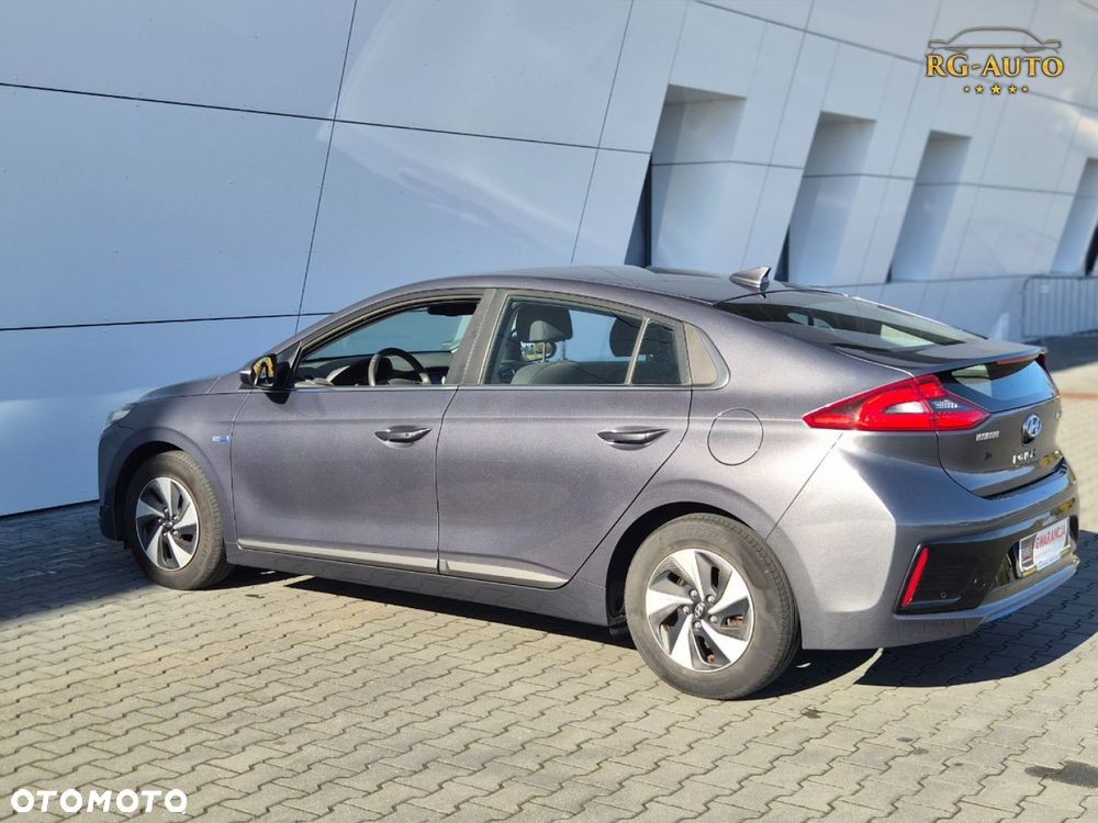 Hyundai IONIQ - 10