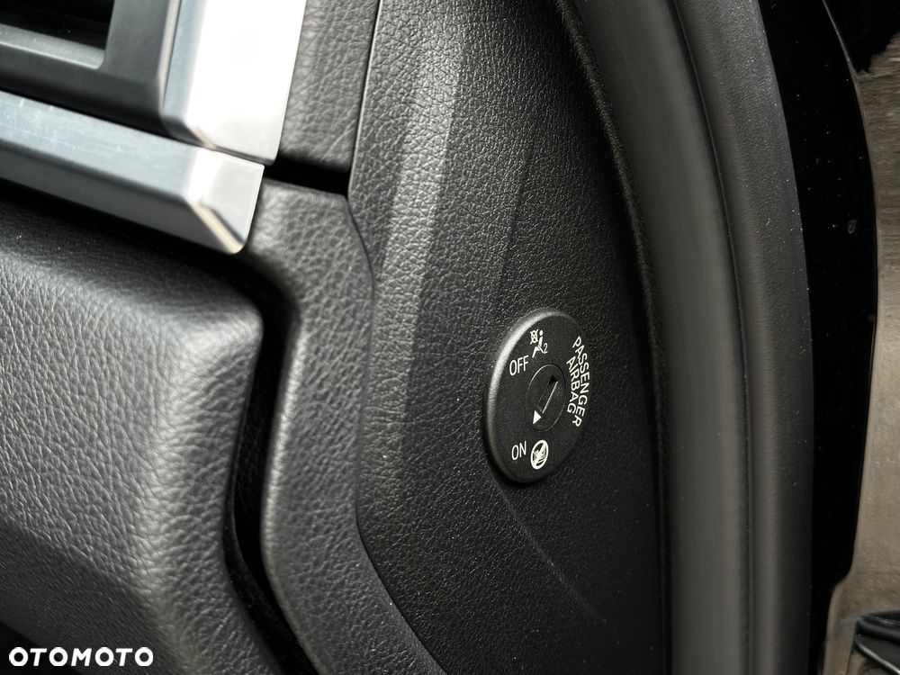 BMW Seria 3 325d Sport Line Shadow sport - 24