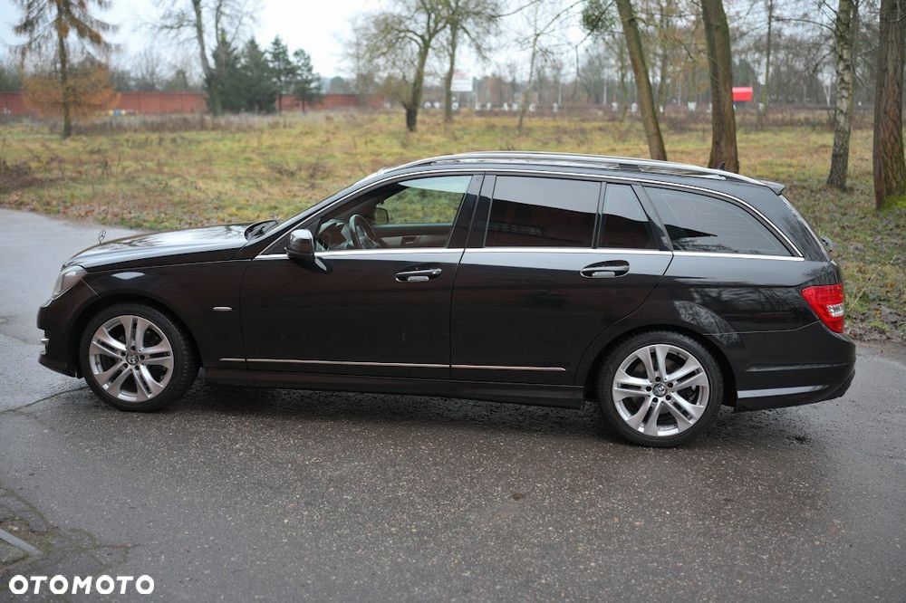 Mercedes-Benz Klasa C 180 CGI BlueEFFICIENCY Avantgarde - 4