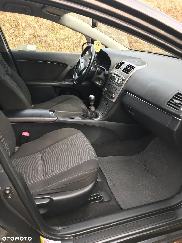 Toyota Avensis - 9