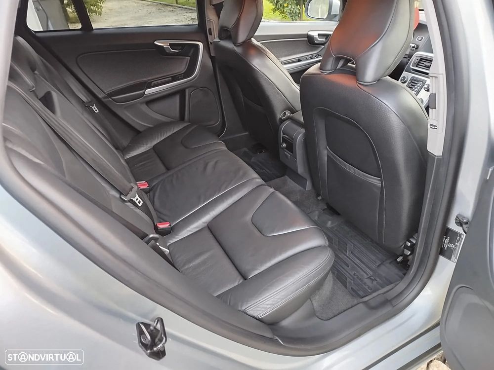 Volvo V60 1.6 D2 R-Design - 16