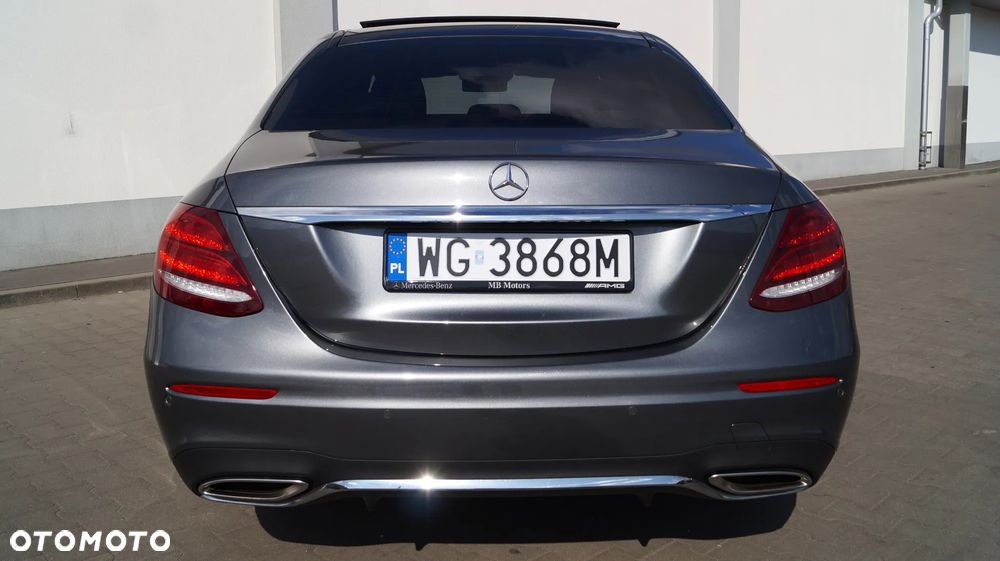 Mercedes-Benz Klasa E 400 4Matic 9G-TRONIC Exclusive - 8